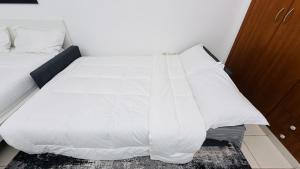 Q04 Luxury studio with balcony near bus stop