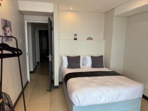 Accommodation Front - Marvellous 6 Sleeper Across Ushaka Marine World