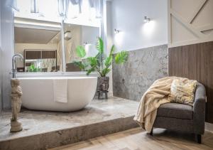 Boutique City Retreat Perfect for Business & Families With Free Gym By The Pocklington - The Filbert Suite