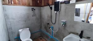 Wood Cabin by the bay or Awnon Beach at Time Travel Club