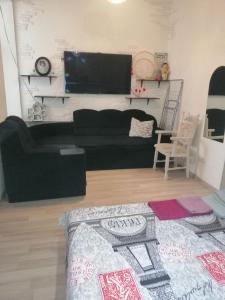 Рядом с Жд вокзалом Привоз