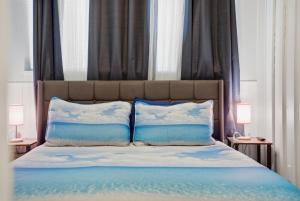 Shark Unit, Pool Jacuzzi Steps to Siesta Key Beach