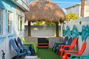 Shark Unit, Pool Jacuzzi Steps to Siesta Key Beach