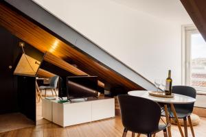 Historical Lisbon Sé Loft | Top Floor Lifestyle