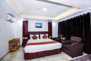 Hotel White Grand - near ISBT bus stand - A Centrally heated property