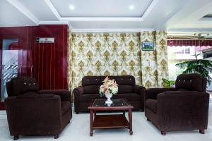 Hotel White Grand - near ISBT bus stand - A Centrally heated property