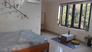 Nhà nhỏ dưới chân đồi