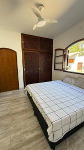 Casa com piscina à 100 metros da praia