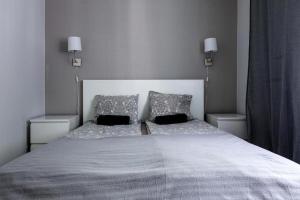 Chic Apartments - City Center - Great Location - Widok street