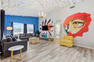 Jellyfish Unit, Walk to Beach & Siesta Key Village, Pet-Friendly