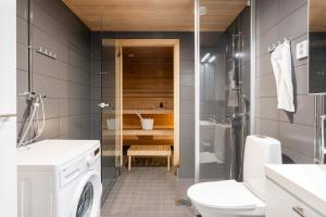 Bright 2BR Apartment with Lake Views, Free Parking & Sauna