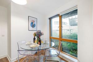 Central 1BR Full Bath near Farringdon for 4