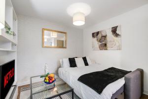 Central 1BR Full Bath near Farringdon for 4