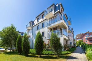 Charming Apartments in Sopot with Parking by Noclegi Renters