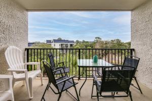 Steps to Sand! Retreat with 2 Pools in Hilton Head