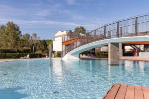 Modern flat with big swimming pool and balcony