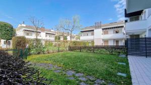 Modern flat with big swimming pool and balcony