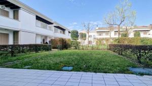 Modern flat with big swimming pool and balcony