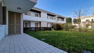 Modern flat with big swimming pool and balcony