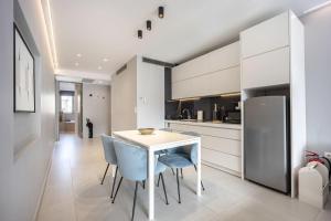 Spacious 2BR in Psirri 2Baths & Acropolis View