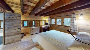 Luxury 5-Bedroom Alpine Chalet