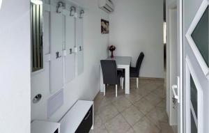 Beautiful Apartment In Opuzen With Wifi