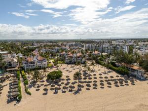 Stunning Beachfront 3-BDR Apartment. STM L202