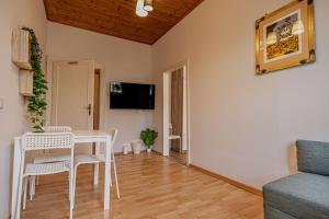 Cozy One Bedroom Apartment With Living Room Close to Wiener Stadthalle