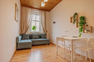 Cozy One Bedroom Apartment With Living Room Close to Wiener Stadthalle
