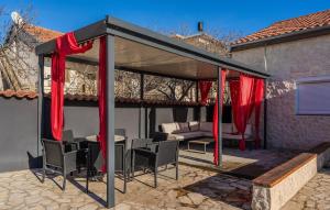 Gorgeous Home In Posedarje