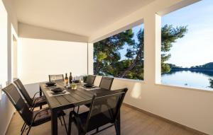 Lovely Home In Karbuni With Wifi