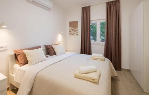 Lovely Home In Karbuni With Wifi