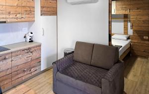 Cozy Home In Privlaka With Heated Swimming Pool