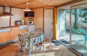 2 Bedroom Pet Friendly Home In Altillac