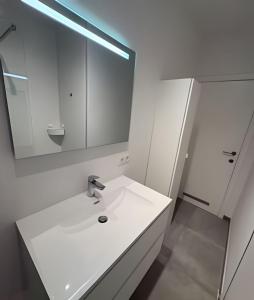 Quiet apartment near European district