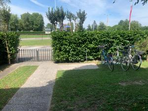 Villa a due piani con giardino e piscina