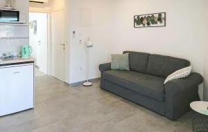 1 Bedroom Awesome Apartment In Rab