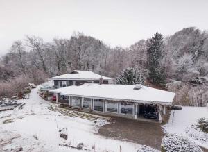 Spacious Lake and Mountain View Villa - 15 min to Interlaken