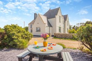 5 Bed in Llangwnadl oc-c29473