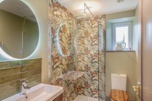 5 Bed in Llangwnadl oc-c29473