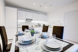 2BR Flat - Walk to Elizabeth Line - Free Parking