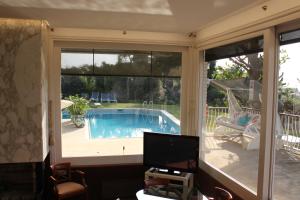 Apartamento con piscina cerca de Barcelona