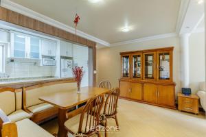 Apartamentos em prédio a 270 m do Jardim Botânico de Curitiba - COSs