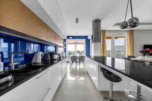 Prestige Three-Bedroom Apt - 110m2, Parking, Balcony - by Rentujemy