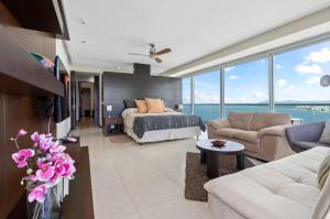 Peninsula Puerto Vallarta condo on 21st floor!