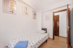 Bright & Spacious Apartment Near the Beach