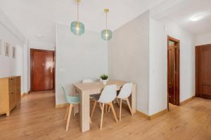 Bright & Spacious Apartment Near the Beach