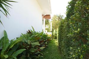 Peaceful Green 2 bd Garden Villa with Unique Furniture