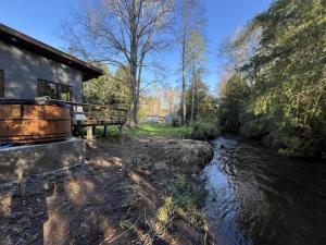 BUHO Cabin Cypress BBQ Smart TV Wood Hot Tub
