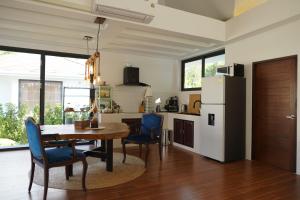 Peaceful Green 2 bd Garden Villa with Unique Furniture